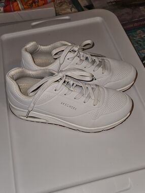 Skechers Womens White Lace-Up Perforated Leather Sneakers